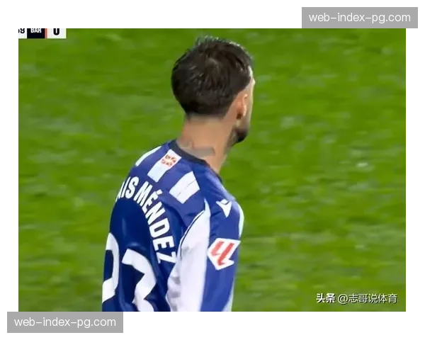 通讯:一场平局,两种心境——赛后混合采访区的皇马与巴萨将帅。 通讯:一场平局,两种心境——赛后混合采访区的皇马与巴萨将帅。